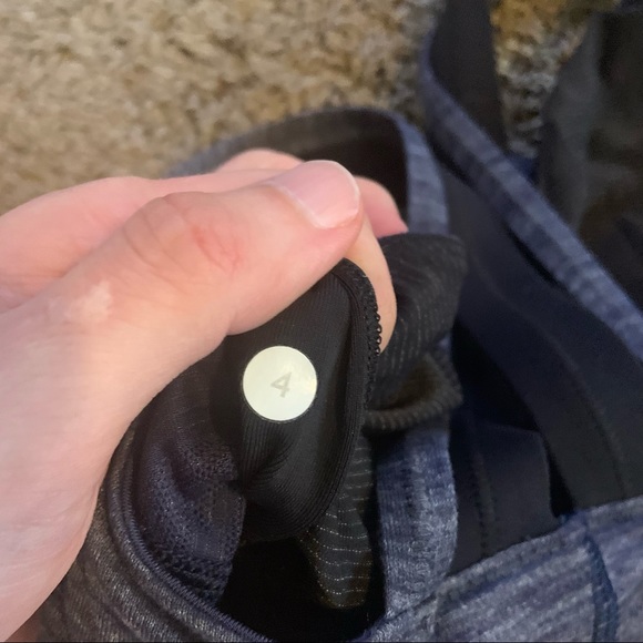 Lululemon tank top size 4 - Picture 4 of 4